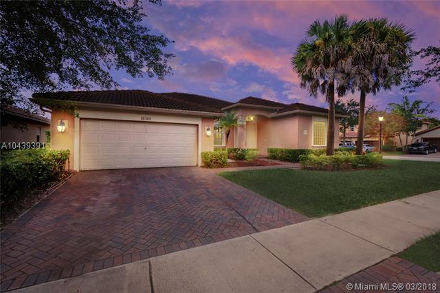 19300 Hibiscus St - Photo 1