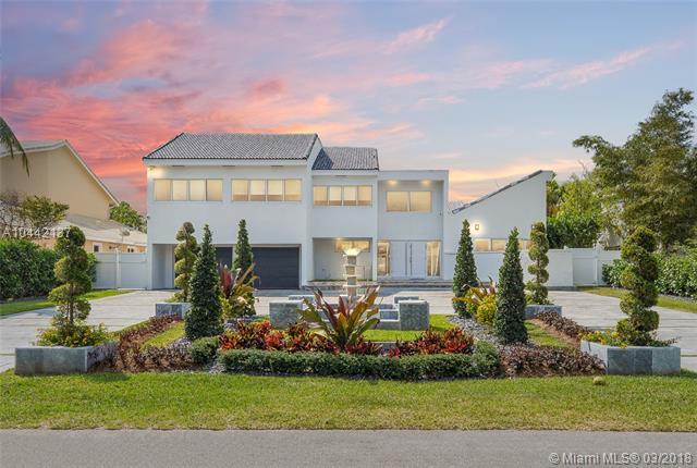 449 Holiday Dr - Photo 1