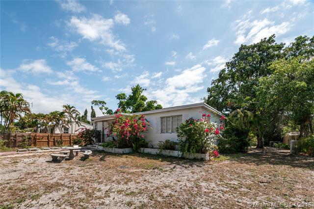 13715 2nd Ave - Photo 1