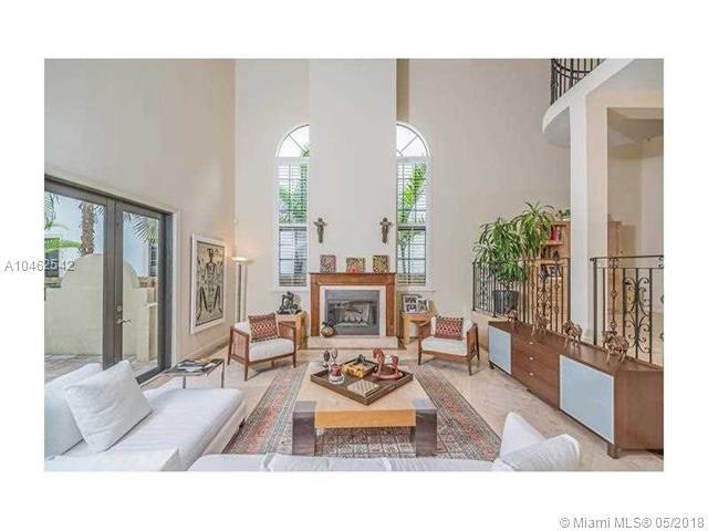 1561 Miami Av - Photo 1