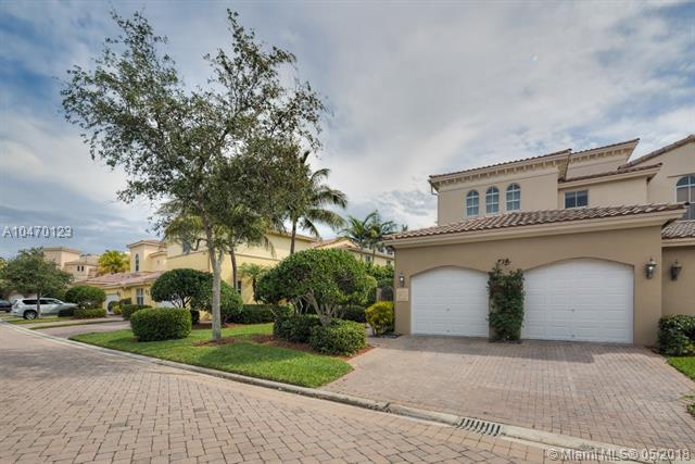 832 Spinnaker Dr E - Photo 1