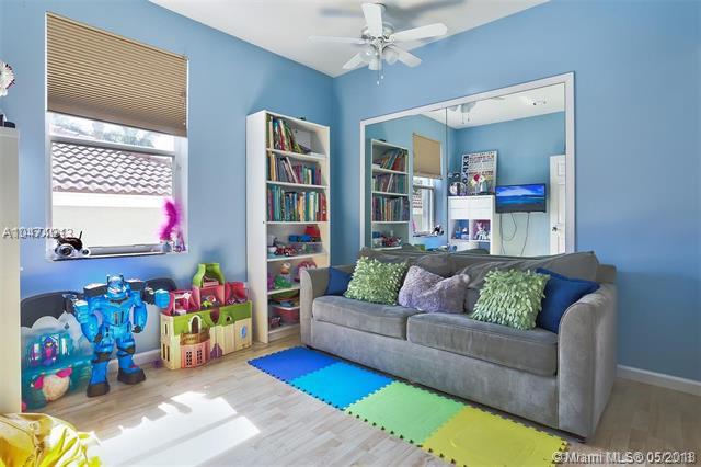 1104 Redwood St - Photo 1