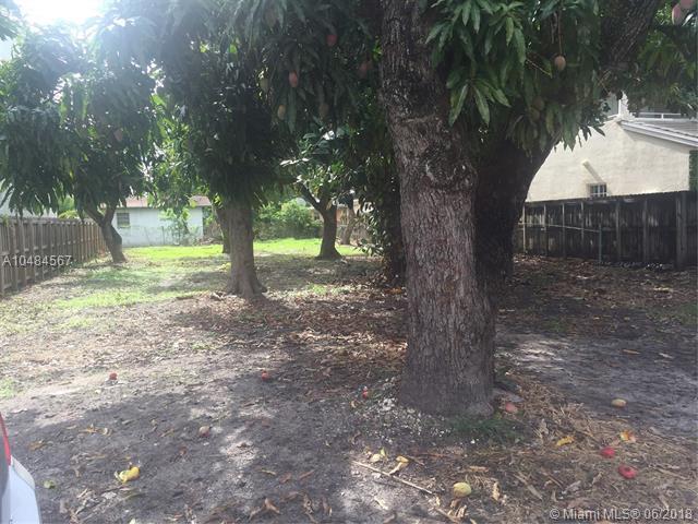 3045 Elizabeth St - Photo 1