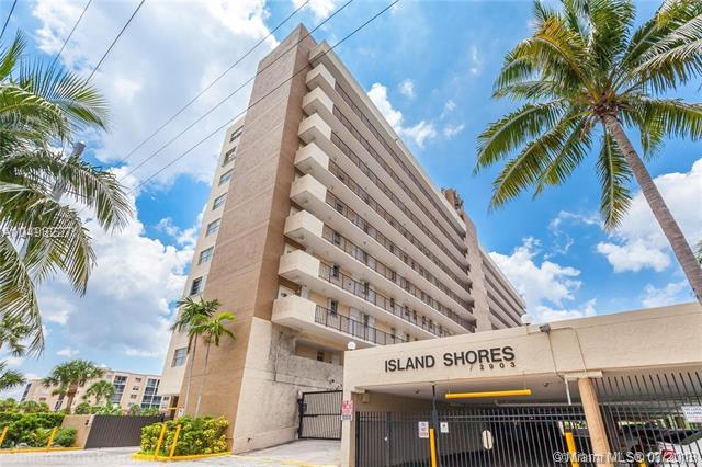 2903 Miami Beach Blvd - Photo 1