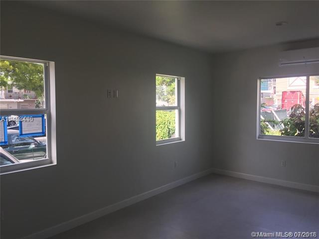 245 33rd St - Photo 1
