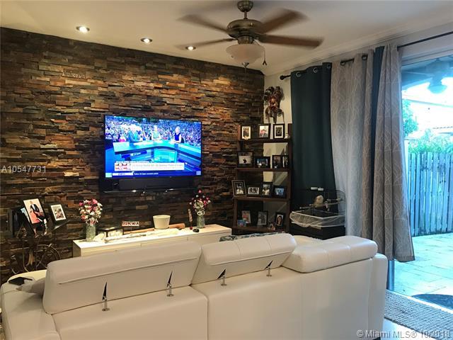 214 Riverwalk Cir - Photo 1
