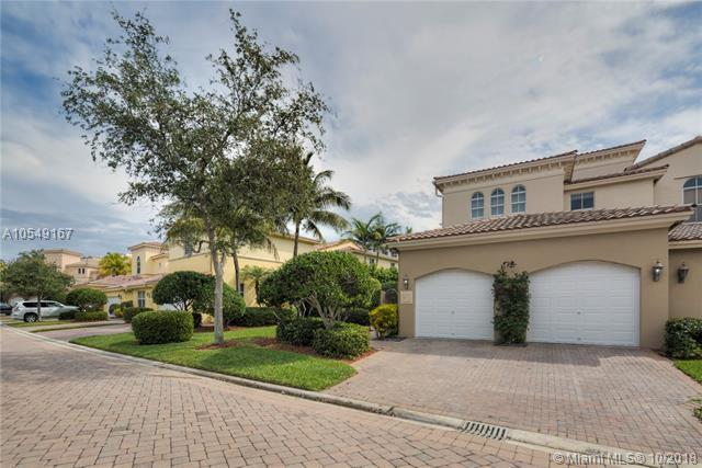 832 Spinnaker Dr E - Photo 1