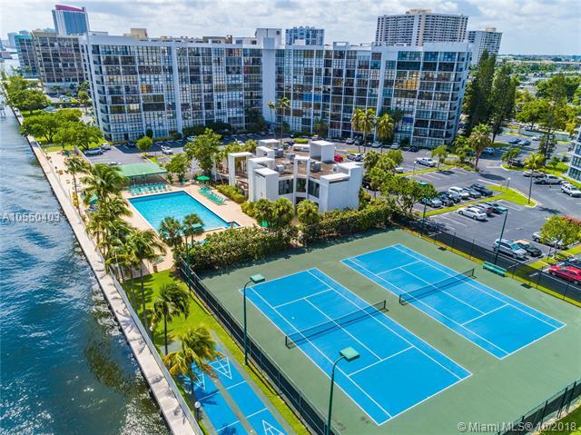1000 Parkview Dr - Photo 1
