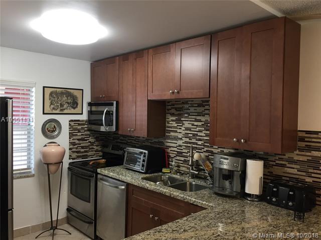 1040 Country Club Dr - Photo 1