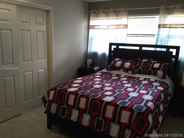 2542 Lincoln St - Photo 1