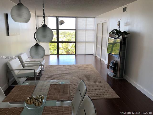 800 Parkview Dr - Photo 1