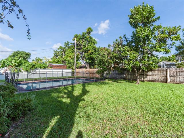 855 171st Ter - Photo 1