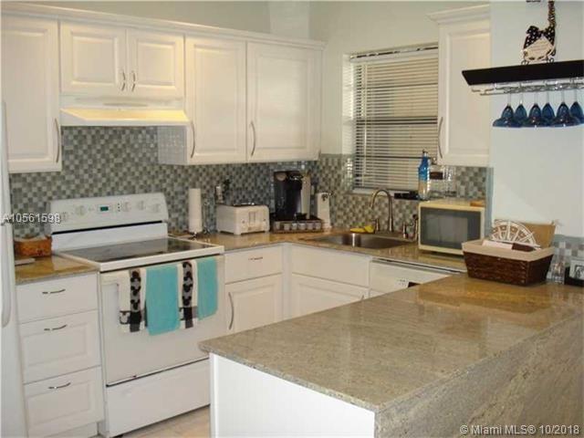 200 Jacaranda Country Club Dr - Photo 1