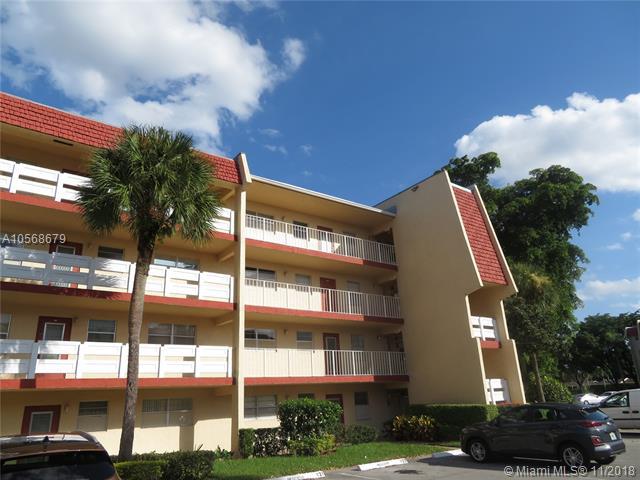 1015 Country Club Dr - Photo 1