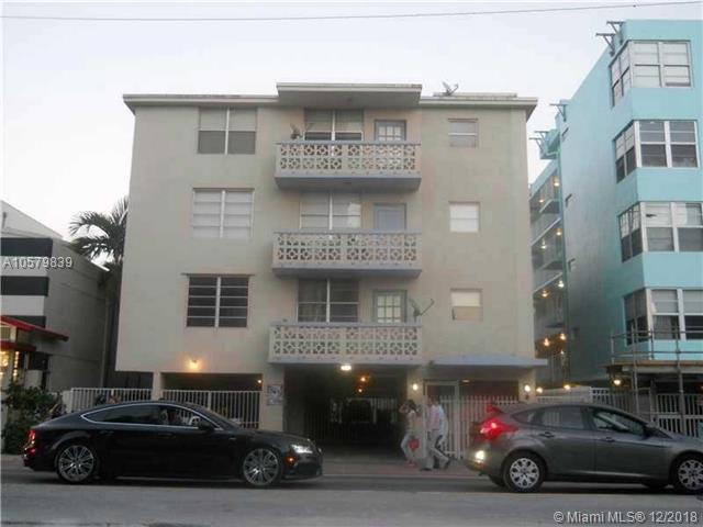 713 Collins Ave - Photo 1