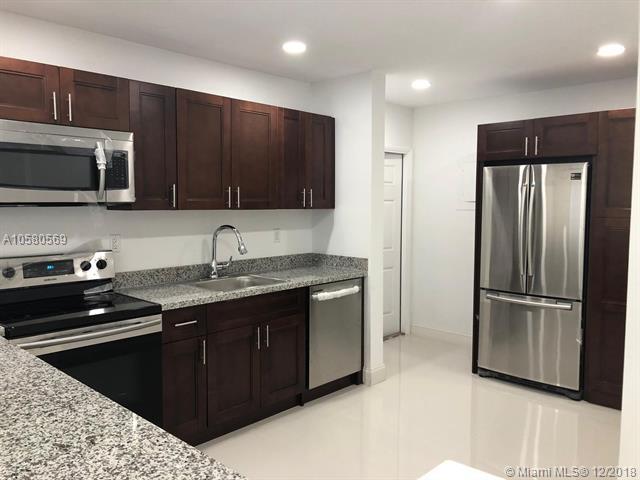 555 52nd St - Photo 1