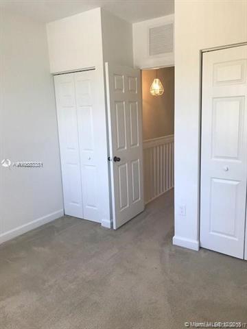 1650 33 AV - Photo 1