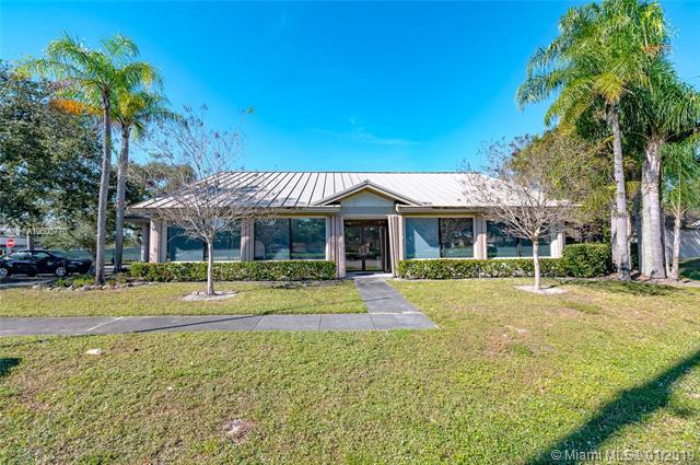 375 University Dr - Photo 1