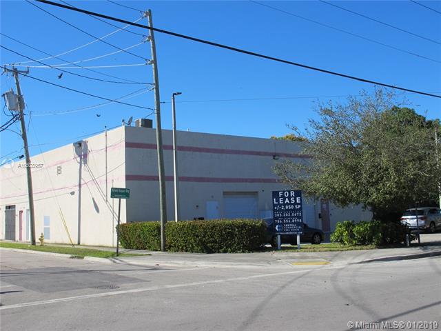 1015 23rd St - Photo 1