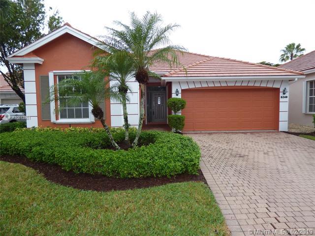 8249 Heritage Club Dr - Photo 1