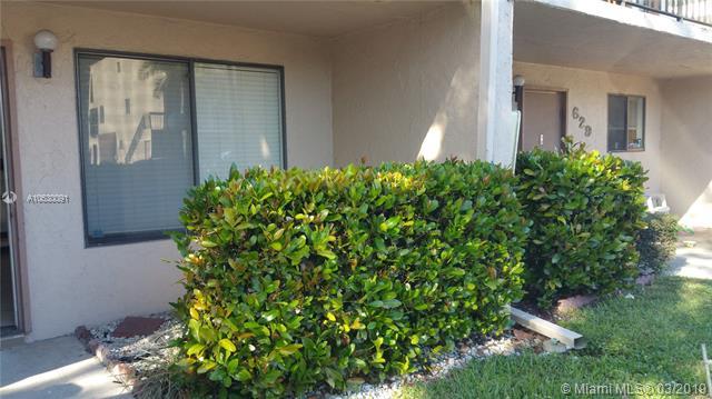 625 University Dr - Photo 1