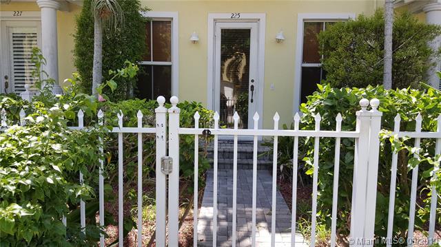 225 9th Ave - Photo 1