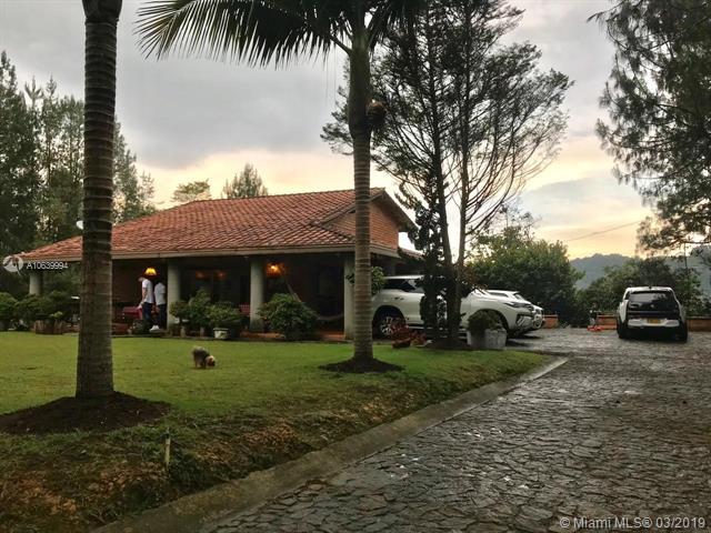 . Medellin Colombia, Sebastian De La Castellana - Photo 1