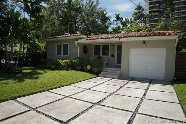 820 70th St - Photo 1