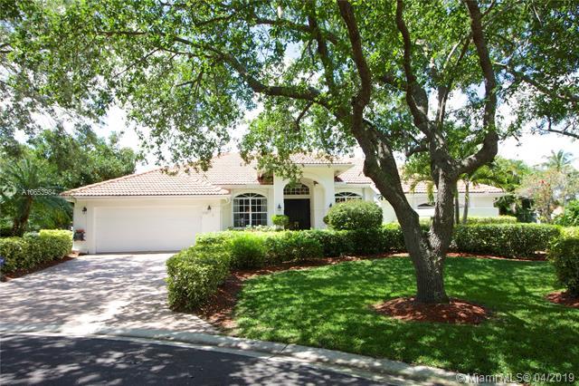 134 Gothic Cir - Photo 1