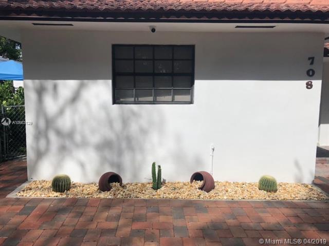 708 39th Ct - Photo 1