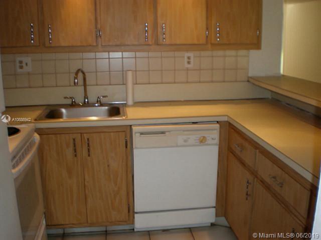 5915 Washington St - Photo 1