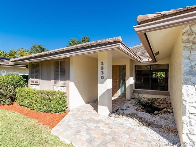 1530 Lakeview Cir - Photo 1