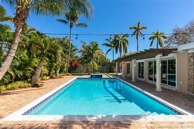 8401 90 St - Photo 1