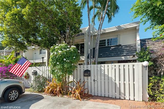 8210 82nd Ct - Photo 1