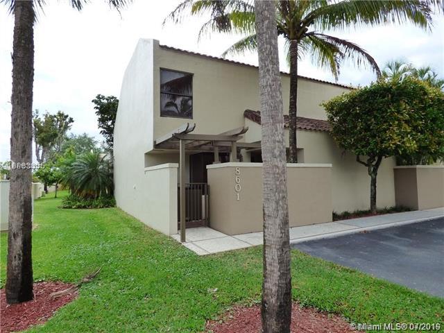 8601 80th Ct - Photo 1