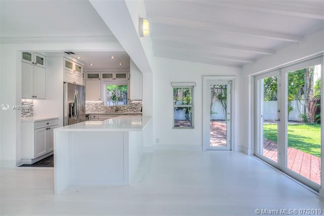 411 52nd St - Photo 1