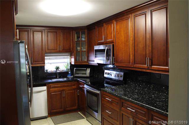 830 Hollybrook Dr - Photo 1