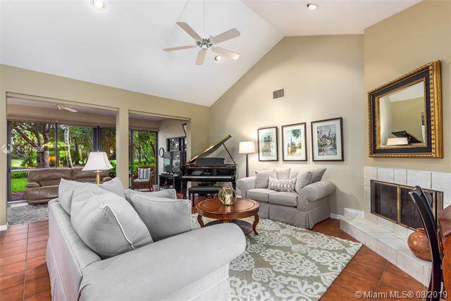 2004 Laurel Oak Ln - Photo 1