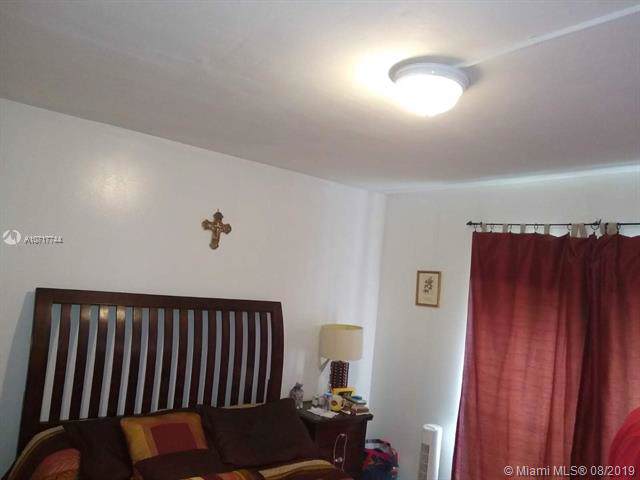 1460 43rd Pl - Photo 1