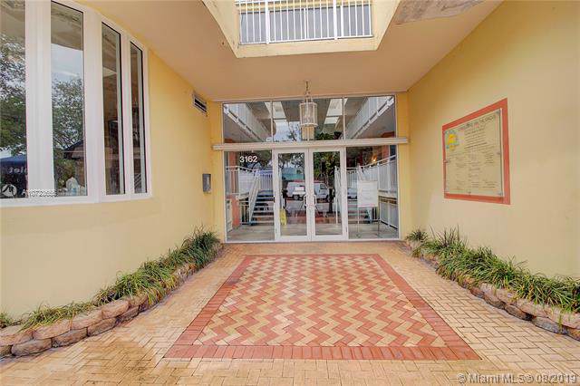 3162 Commodore Plz - Photo 1