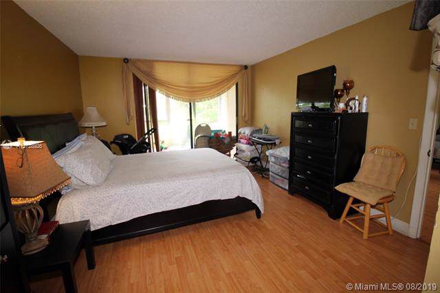 900 Saint Charles Pl - Photo 1