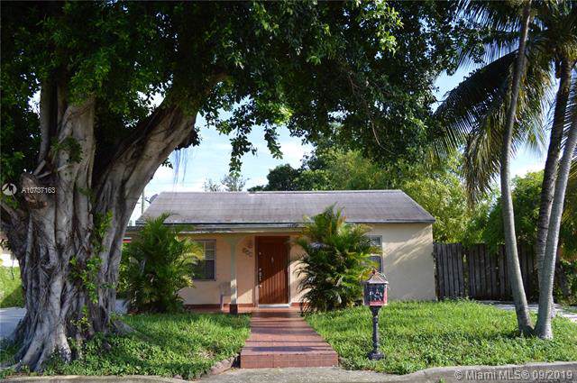 871 4th Pl - Photo 1