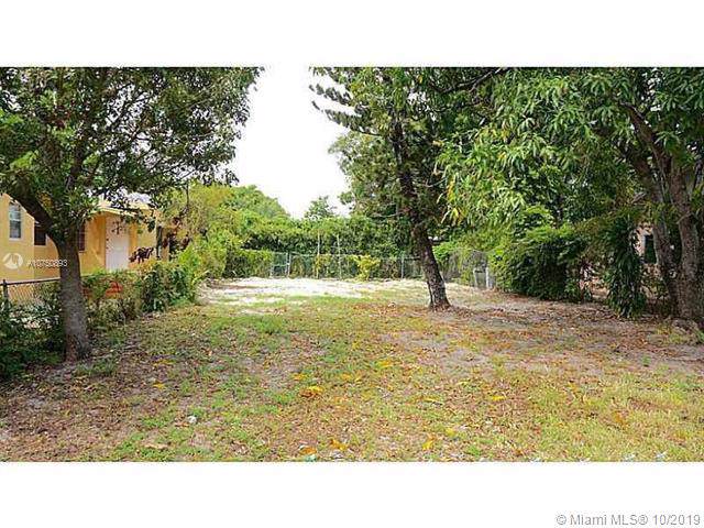 135 32nd St - Photo 1