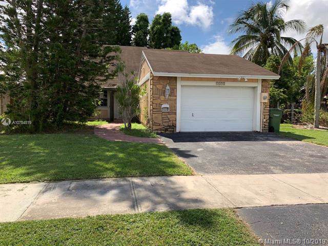 1098 Hummingbird Dr - Photo 1