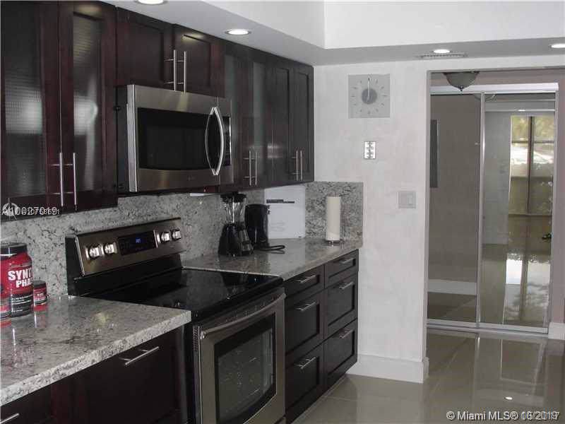 800 Parkview Dr - Photo 1