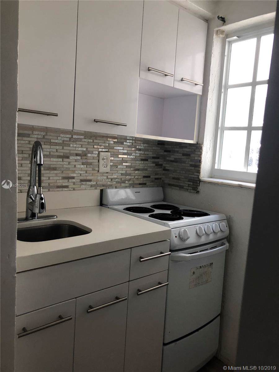 1623 Lenox Ave - Photo 1