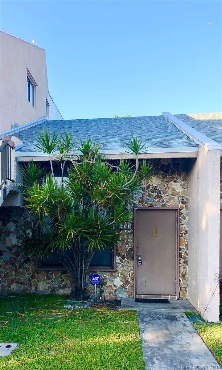 633 University Dr - Photo 1
