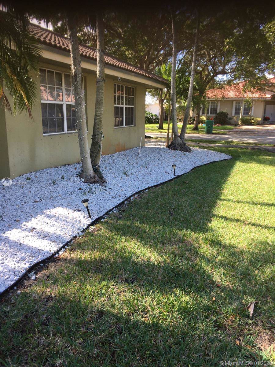 15370 143rd St - Photo 1