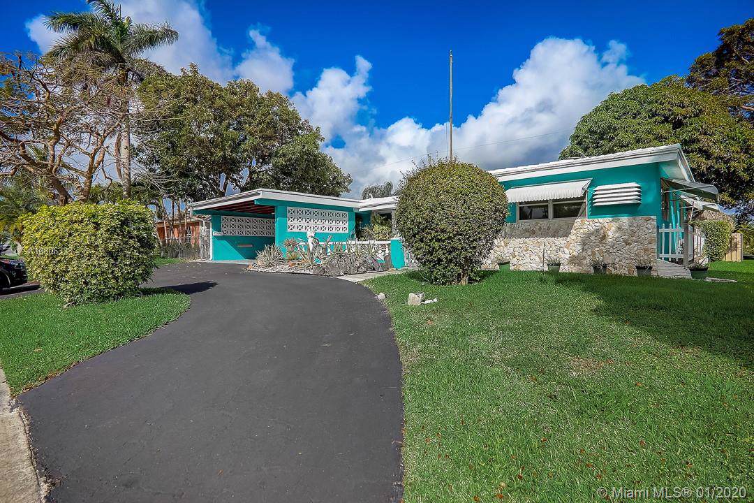 1013 14th Ct - Photo 1