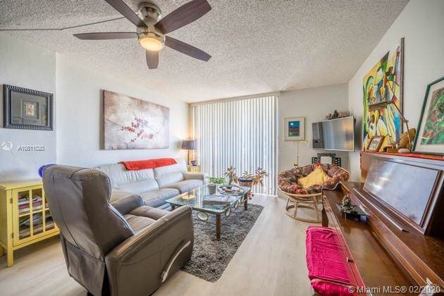 2715 Tigertail Ave - Photo 1